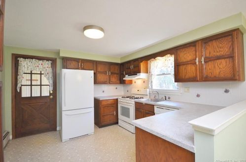 55 Foster Ln, Windsor CT exterior