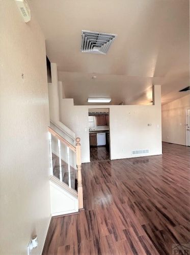 304 Fairknoll Dr, Pueblo, CO 81007-6077