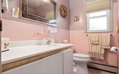 1727 Park Ave, New Hyde Park NY  11040-4057 exterior