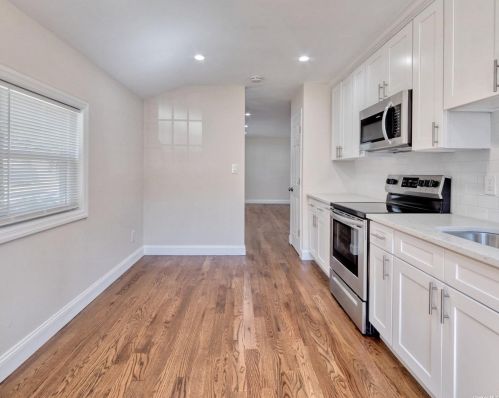 77 Andrews Ave, Wheatley Heights NY  11798-1833 exterior