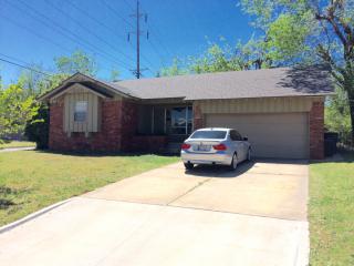 4100 Holiday Pl, Oklahoma City OK  73112-1355 exterior