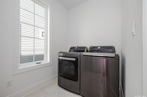 161 Lucille Ave, Floral Park NY  11003-2723 exterior