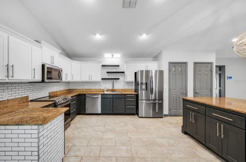 8544 Pinecone Dr, Lakeland FL  33809-1674 exterior