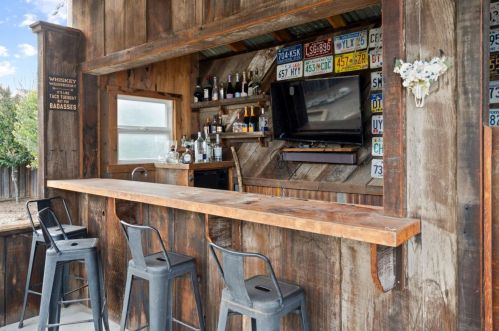 3130 Airline Hwy, Hollister CA  95023-9725 exterior