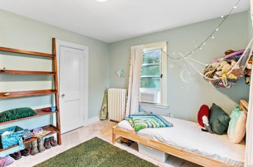 24 Clover St, Middletown CT  06457-5219 exterior