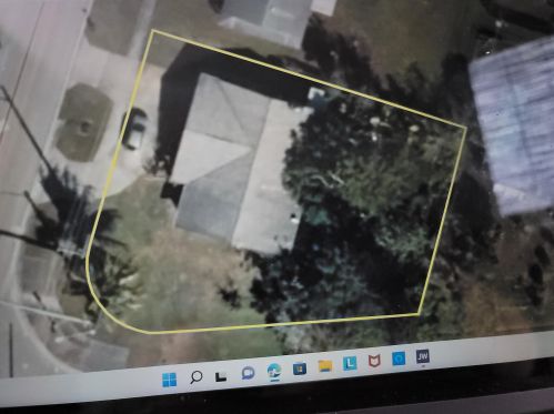 1697 Floresta Dr, Fort Pierce, FL 34983-4077