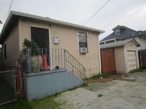 3915 12th St, Oakland, CA 94601-4005