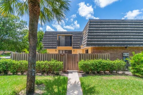 2703 27th Way, West Palm Beach, FL 33407-6706