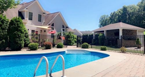 84 Watch Hill Rd, Kensington, CT 06037-3659