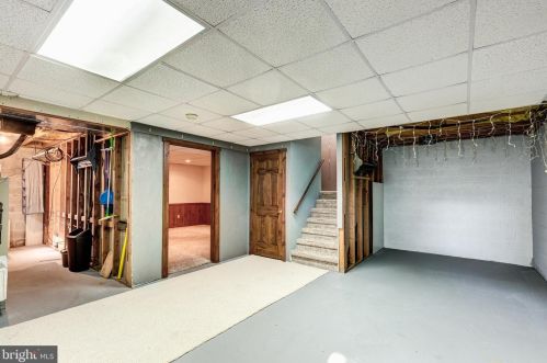 49 Pinewood Cir, Hanover PA 17331-9393 exterior