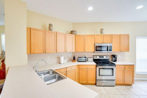 9833 Eastbrook Cir, Fort Pierce FL  34987-2431 exterior