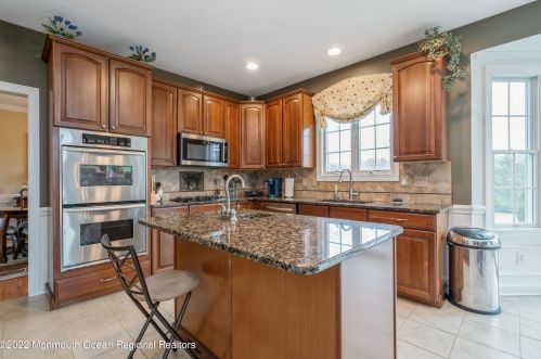 1 Vail Ln, East Freehold NJ  07728-8487 exterior