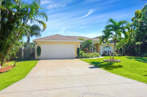 2317 Rock Springs Dr, Fort Pierce, FL 34952-7055