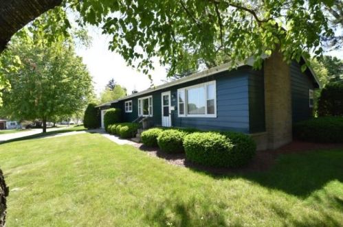 613 Merrimac St, Dodgeville, WI 53533-1527