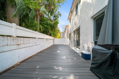 211 15th St, Dania Beach FL  33004-4244 exterior