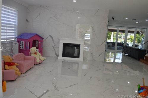 5012 164th Ave, Hollywood, FL 33027-4949