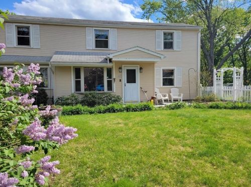88 General Hawkins Dr, Warwick, RI 02888-4944