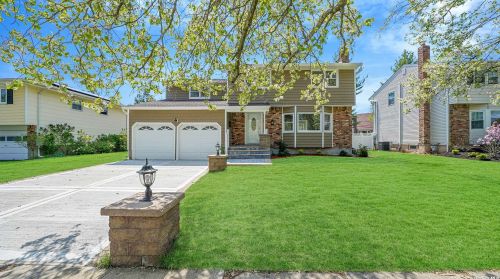 2092 Skipper Ct, North Bellmore NY  11710-3011 exterior