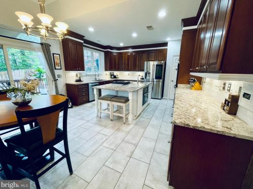 7226 Lyndam Hill Cir, Lorton VA  22079-4509 exterior