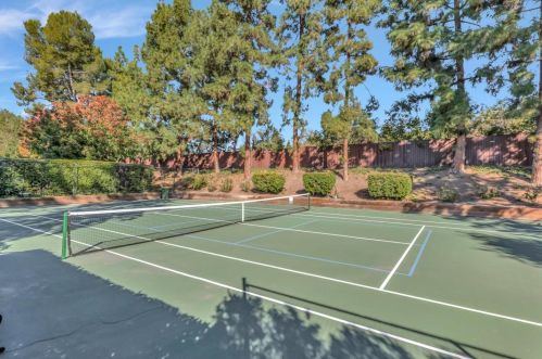 320 Mill Pond Dr, San Jose CA  95125-1423 exterior