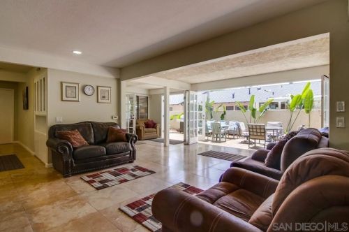 4111 Bayard St, San Diego CA 92109-4039 exterior