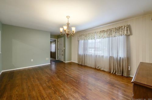 92 Chidsey Dr, North Branford, CT 06471-1270