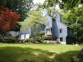 38 Hedge Brook Ln, Stamford, CT 06903-2029