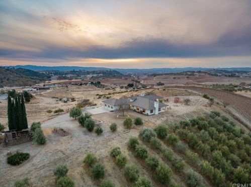 325 L P Ranch Rd, Templeton, CA 93465-8739