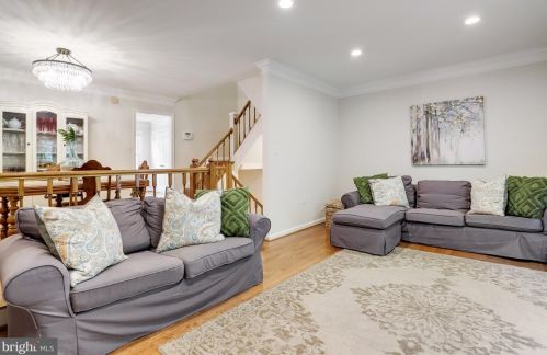 9384 Tucker Woods Ct, Springfield, VA 22015-4246
