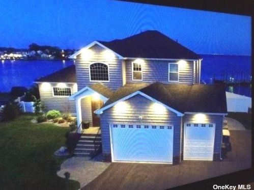 36 Kittiwake Ln, Babylon, NY 11702-4215