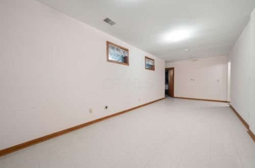 2375 Chickasaw Dr, London OH  43140-9014 exterior