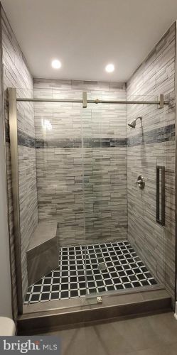 6912 Westlawn Dr, Falls Church VA  22042-2653 exterior