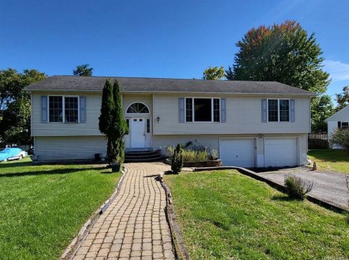 141 Watkins Ave, Middletown, NY 10940-4530