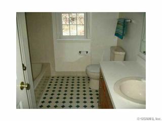15 Wenham Ln, Pittsford NY  14534-9628 exterior
