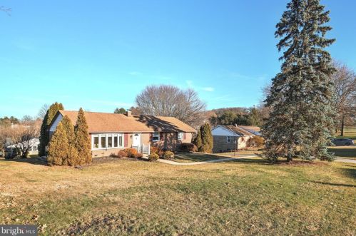 531 Heatherfield Way, Red Lion, PA 17356-9233