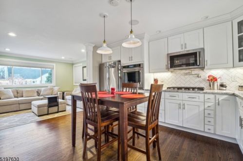 83 Mcnomee St, Oakland NJ  07436-2609 exterior