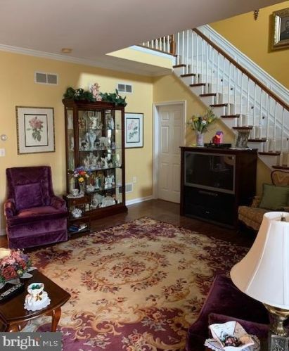 37 Lee Ann Ct, West Enola, PA 17025-1948