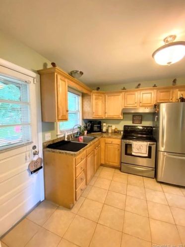 165 Juniper Ridge Dr, Waterbury CT  06708-1934 exterior