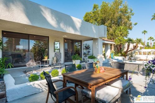 4 Vista Loma Dr, Rancho Mirage CA  92270-2959 exterior