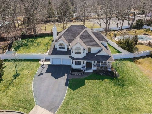 8 Daremy Ct, Lake Grove, NY 11755-3226