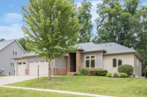 2133 Dempster Dr, Iowa City, IA 52241-9739