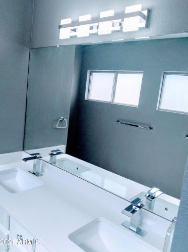 1569 Torrey Pines Ln, Chandler AZ  85249-8523 exterior