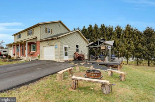 4 Holly Ct, Lees Cross Roads PA  17257-8749 exterior
