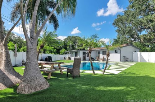 1961 56th Way, Hollywood FL  33021-3813 exterior