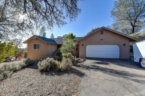10700 Oak Dr, Grass Valley, CA 95949-9762