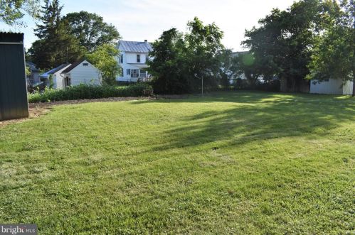 557 Ash St, Strasburg VA  22657-2027 exterior