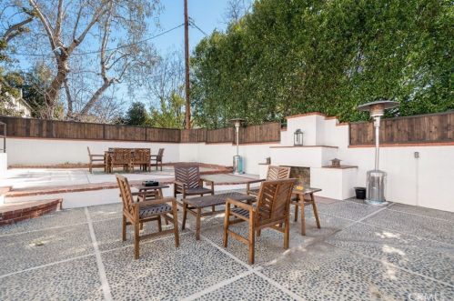 864 Kenneth Rd, Glendale CA  91202-1448 exterior