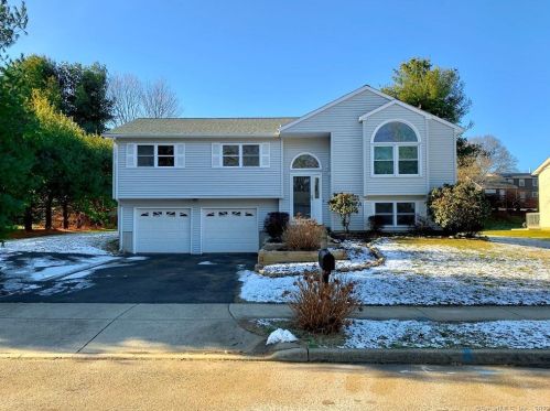 55 Robert Dennis Dr, Milford, CT 06461-2275