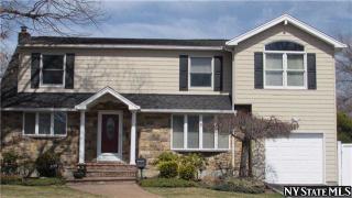107 Oak St, East Massapequa, NY 11758-3043