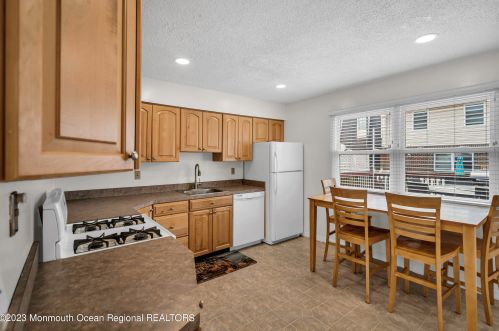 506 Linda Ct, Bricktown, NJ 08724-7151